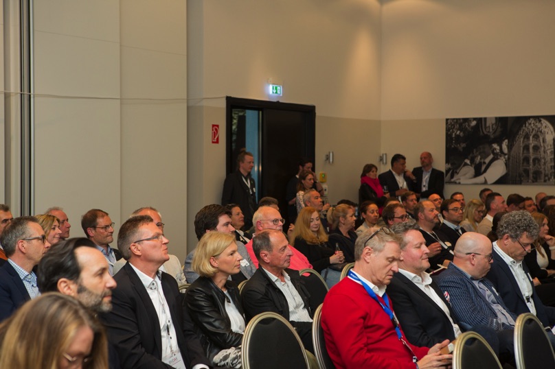 /images/slider-imgs-xs/047_Foto Loeffler_Weconact.jpg